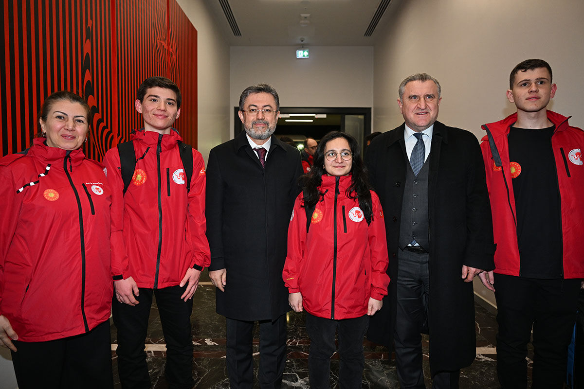 Liseli gençler kutuplara gönderildi! "Ulusal Antarktika Bilim Seferi" heyeti törenle uğurlandı Liseli gençler kutuplara gönderildi! "Ulusal Antarktika Bilim Seferi" heyeti törenle uğurlandı - 6. Resim