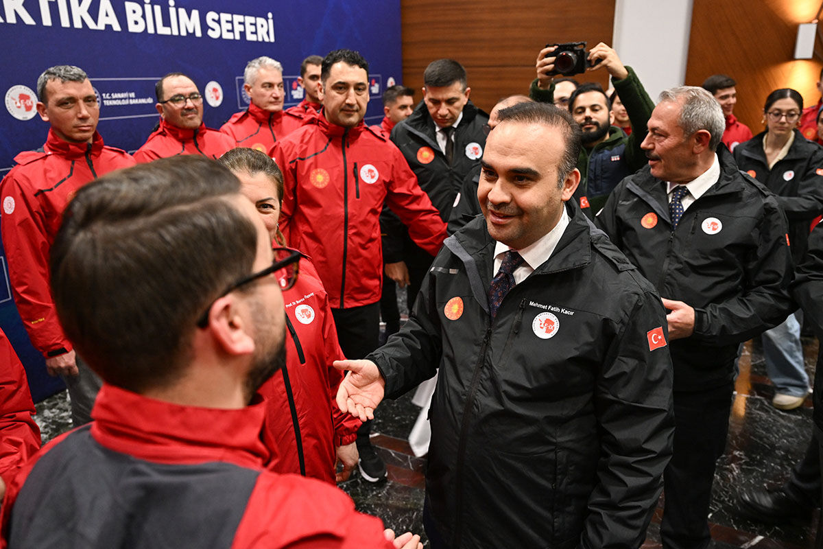 Liseli gençler kutuplara gönderildi! "Ulusal Antarktika Bilim Seferi" heyeti törenle uğurlandı Liseli gençler kutuplara gönderildi! "Ulusal Antarktika Bilim Seferi" heyeti törenle uğurlandı - 1. Resim