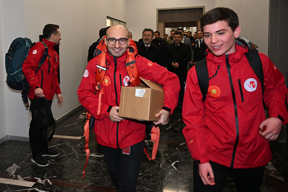 Liseli gençler kutuplara gönderildi! "Ulusal Antarktika Bilim Seferi" heyeti törenle uğurlandı Liseli gençler kutuplara gönderildi! "Ulusal Antarktika Bilim Seferi" heyeti törenle uğurlandı - 7. Resim