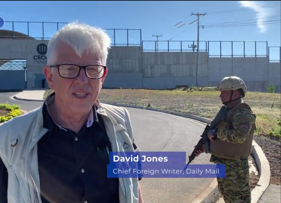 Suçlular yürüyen ölüye dönüşüyor! El Salvador'un korkunç hapishanesine ilk giren gazeteciden tüyler ürperten gerçekler Suçlular yürüyen ölüye dönüşüyor! El Salvador'un korkunç hapishanesine ilk giren gazeteciden tüyler ürperten gerçekler - 1. Resim