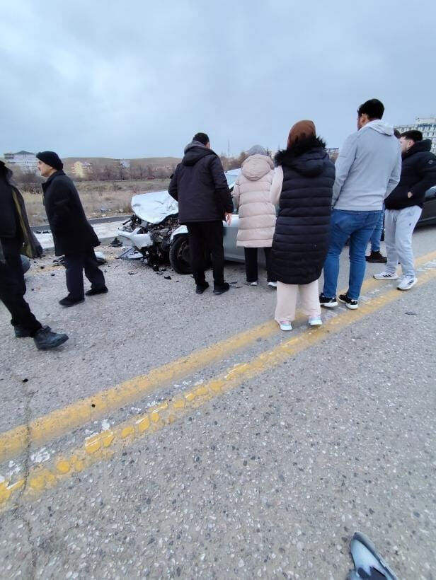 Başkent'te zincirleme kaza! Bir araç takla attı, yaralılar var Başkent'te zincirleme kaza! Bir araç takla attı, yaralılar var - 1. Resim