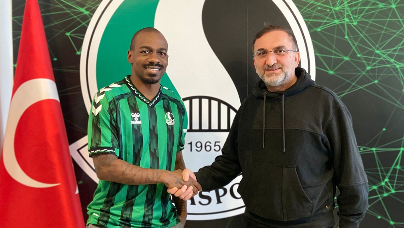 Dünya devlerinde forma giydi artık TFF 1. Lig'de! Sakaryaspor'dan dev transfer Dünya devlerinde forma giydi artık TFF 1. Lig'de! Sakaryaspor'dan dev transfer - 2. Resim