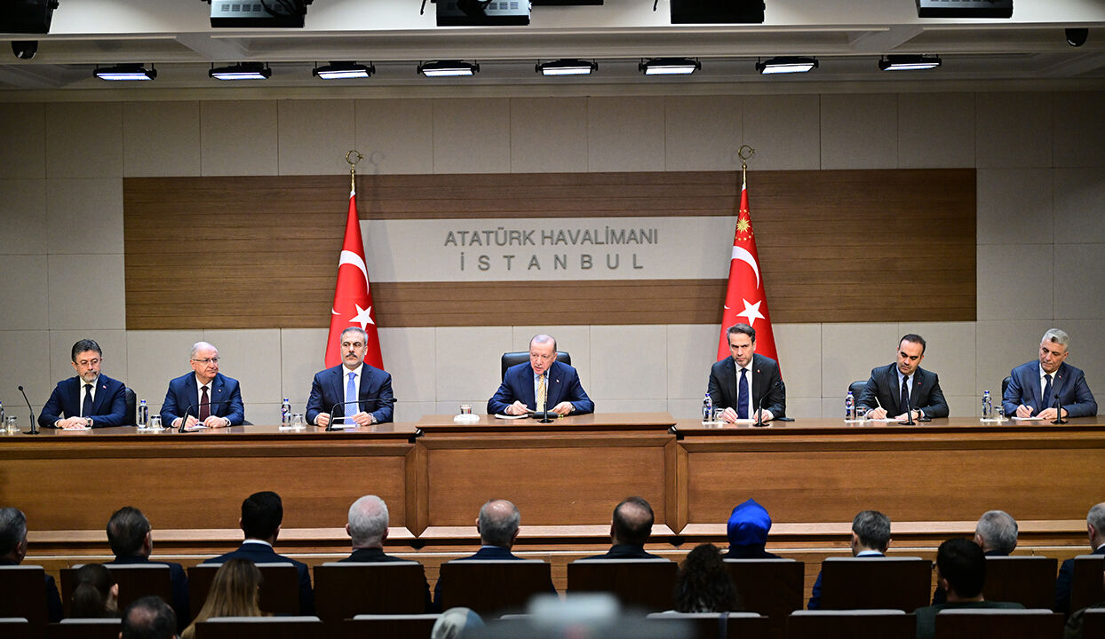 Erdoğan'dan Trump'ın Gazze'yi işgal planına açık rest: Hakikatin sert duvarına çarparak tuz buz olacaktır Erdoğan'dan Trump'ın Gazze'yi işgal planına açık rest: Hakikatin sert duvarına çarparak tuz buz olacaktır - 5. Resim