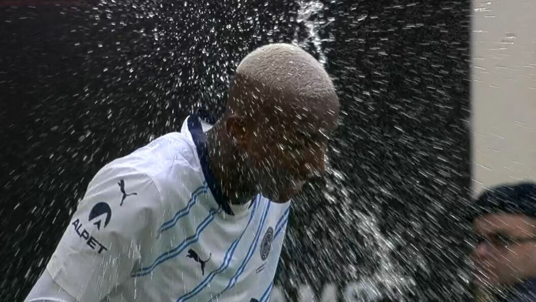 Fenerbahçe maçında akıl almaz olay! Anderson Talisca bir anda yerde kaldı Fenerbahçe maçında akıl almaz olay! Anderson Talisca bir anda yerde kaldı - 4. Resim