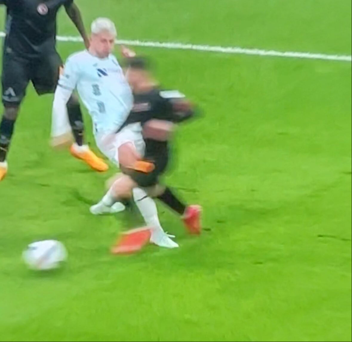 Adana Demirspor bu yüzden çekildi! İşte Galatasaray'ın kazandığı penaltı Galatasaray'ın kazandığı penaltı sonrası Adana Demirspor sahadan çekildi - 2. Resim