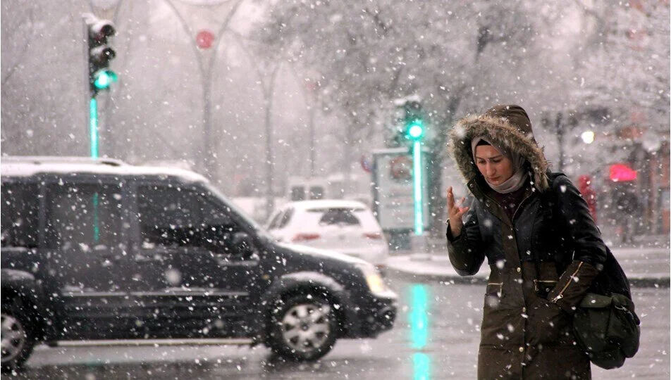 İstanbul'da yarın okullar tatil mi? İstanbul'da kar yağışı başladı! İstanbul'da yarın okullar tatil mi? İstanbul'da kar yağışı başladı! - 2. Resim