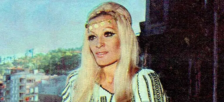 Lale Belkıs kimdir, kaç yaşında, nereli? Evrim Akın ile Ev Gezmesi programına konuk oldu! - 3. Resim