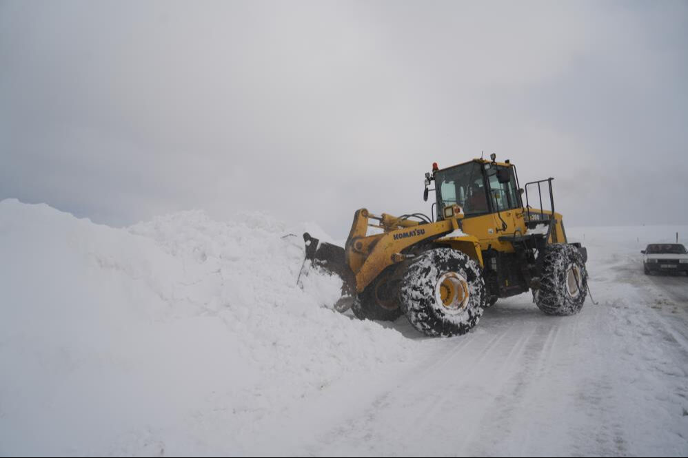 Lapa lapa kar yağdı, yollar kapandı! 6 ilde alarm verildi, 172 yolda ulaşım yok Lapa lapa yağdı, yollar kapandı! 6 ilde alarm verildi, 172 yolda ulaşım yok - 3. Resim
