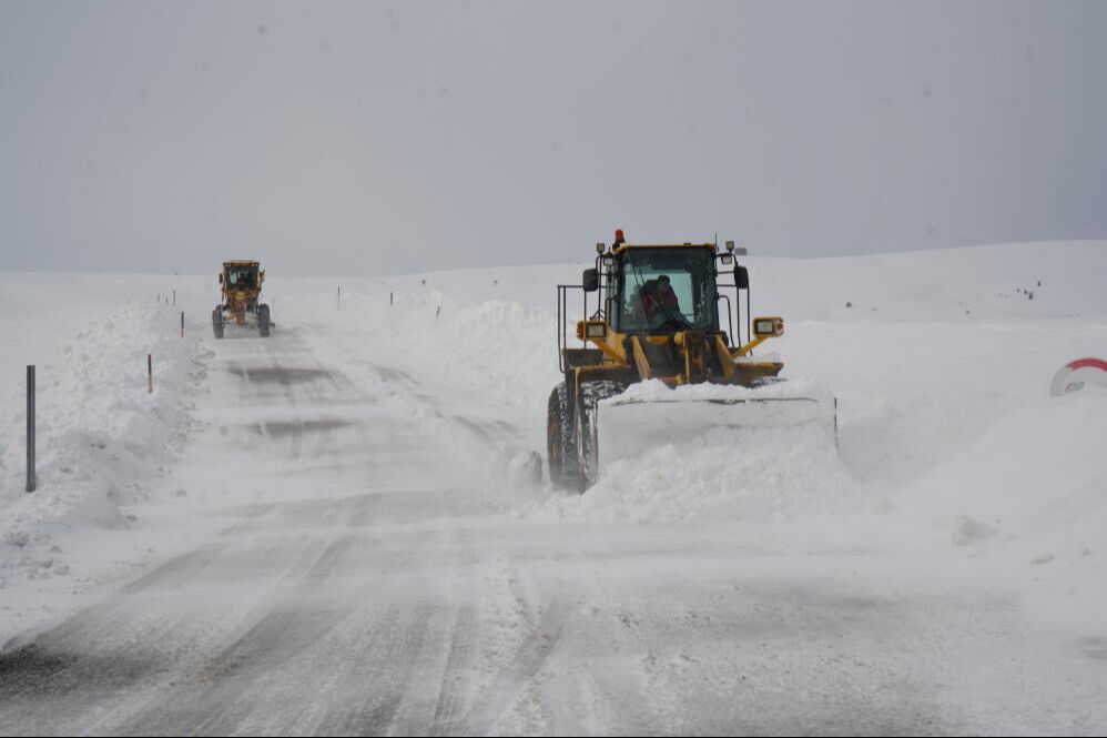 Lapa lapa kar yağdı, yollar kapandı! 6 ilde alarm verildi, 172 yolda ulaşım yok Lapa lapa yağdı, yollar kapandı! 6 ilde alarm verildi, 172 yolda ulaşım yok - 2. Resim