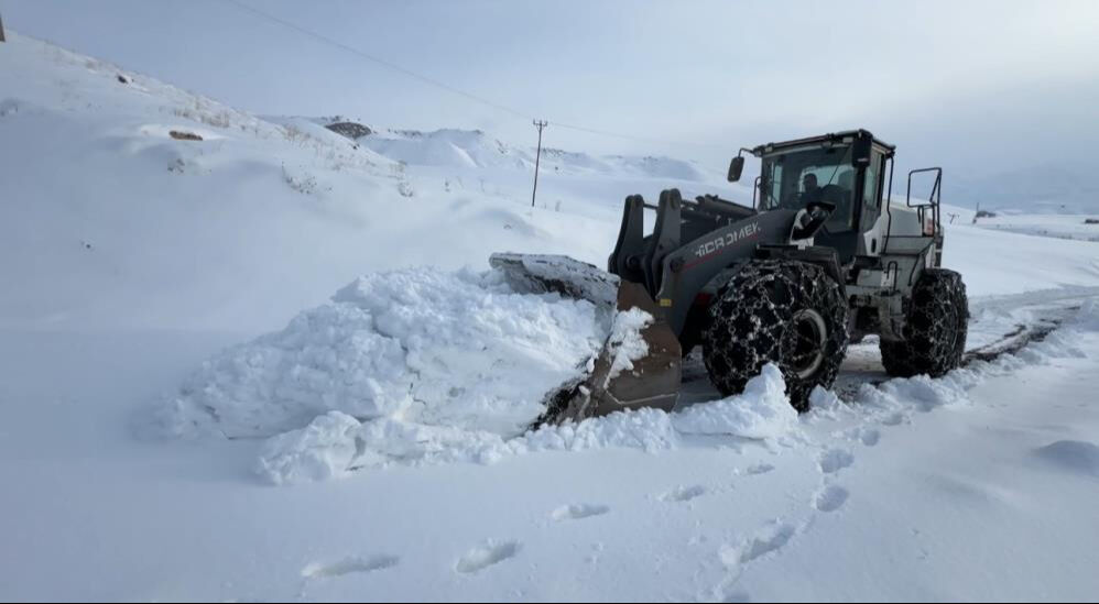 Lapa lapa kar yağdı, yollar kapandı! 6 ilde alarm verildi, 172 yolda ulaşım yok Lapa lapa yağdı, yollar kapandı! 6 ilde alarm verildi, 172 yolda ulaşım yok - 4. Resim