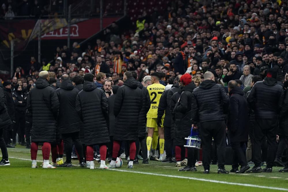 Maç yarıda kaldı! Peki Galatasaray'da cezalı oyuncuların cezaları bitti mi? Maç yarıda kaldı! Peki Galatasaray'da cezalı oyuncuların cezaları bitti mi? - 1. Resim