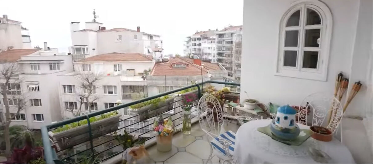 Yıllar sonra ortaya çıktı! Lale Belkıs'ın hem değişimi hem de evi çok konuşuldu! İşte tarih kokan o ev... Yıllar sonra ortaya çıktı! Lale Belkıs'ın hem değişimi hem de evi çok konuşuldu! İşte tarih kokan o ev... - 4. Resim