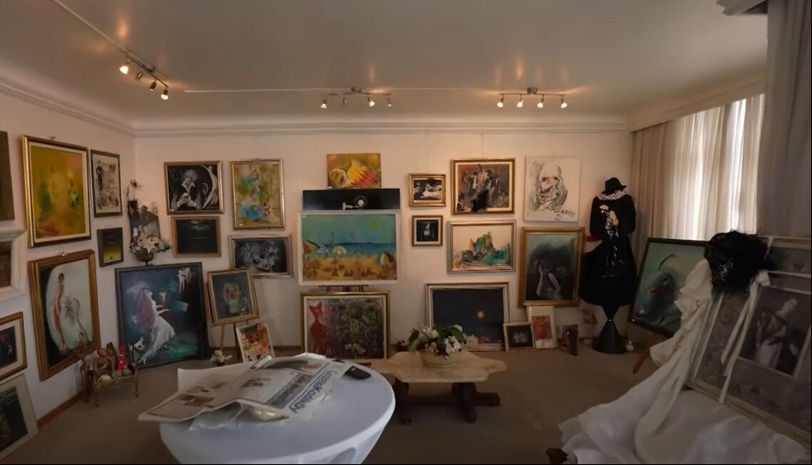 Yıllar sonra ortaya çıktı! Lale Belkıs'ın hem değişimi hem de evi çok konuşuldu! İşte tarih kokan o ev... Yıllar sonra ortaya çıktı! Lale Belkıs'ın hem değişimi hem de evi çok konuşuldu! İşte tarih kokan o ev... - 3. Resim