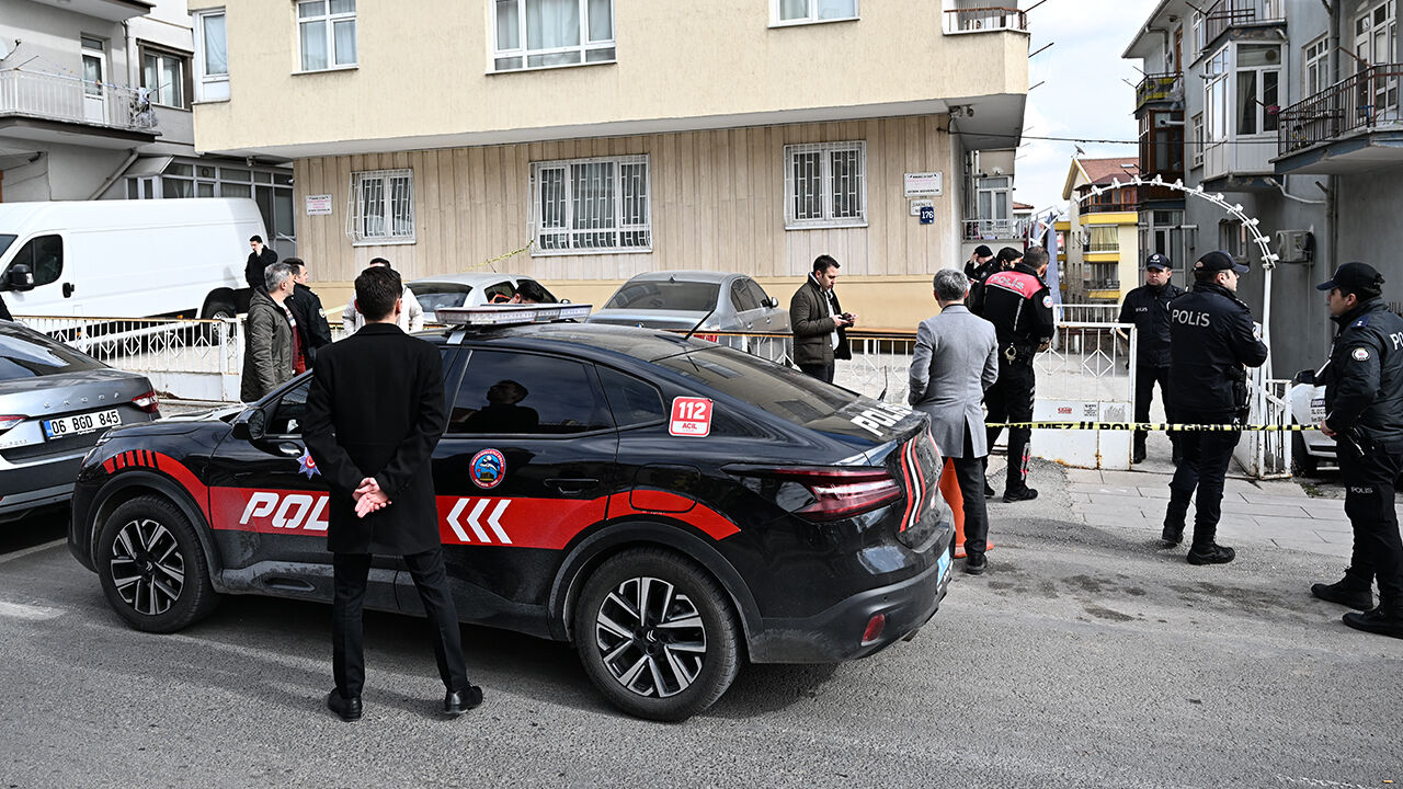2 çocuğunu bileklerini keserek öldüren kadının son sözleri kan dondurdu! "Tehdit ediliyorum" demiş - 2. Resim