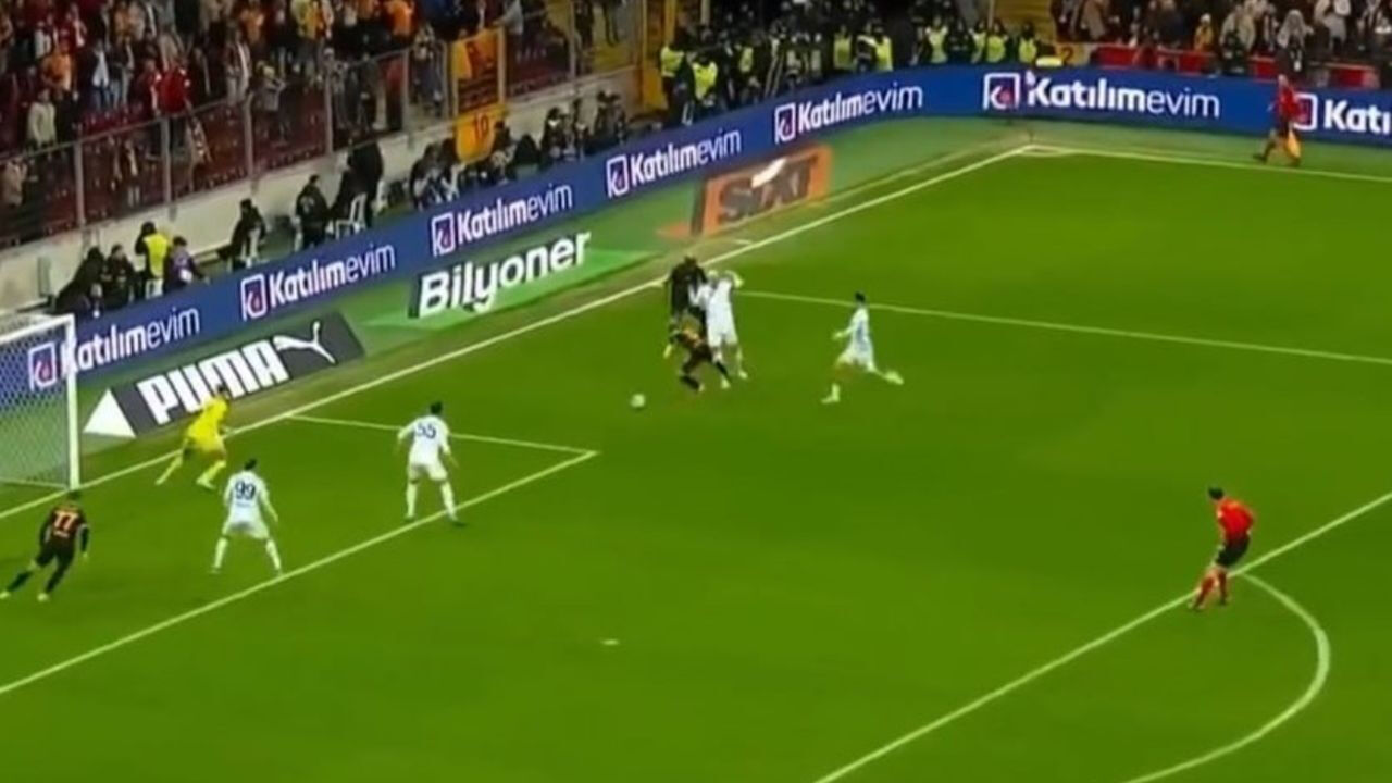 Adana Demirspor neden maçtan çekildi? Galatasaray Adana Demirspor maçı yarıda kaldı Adana Demirspor neden maçtan çekildi? Galatasaray Adana Demirspor maçı yarıda kaldı - 1. Resim