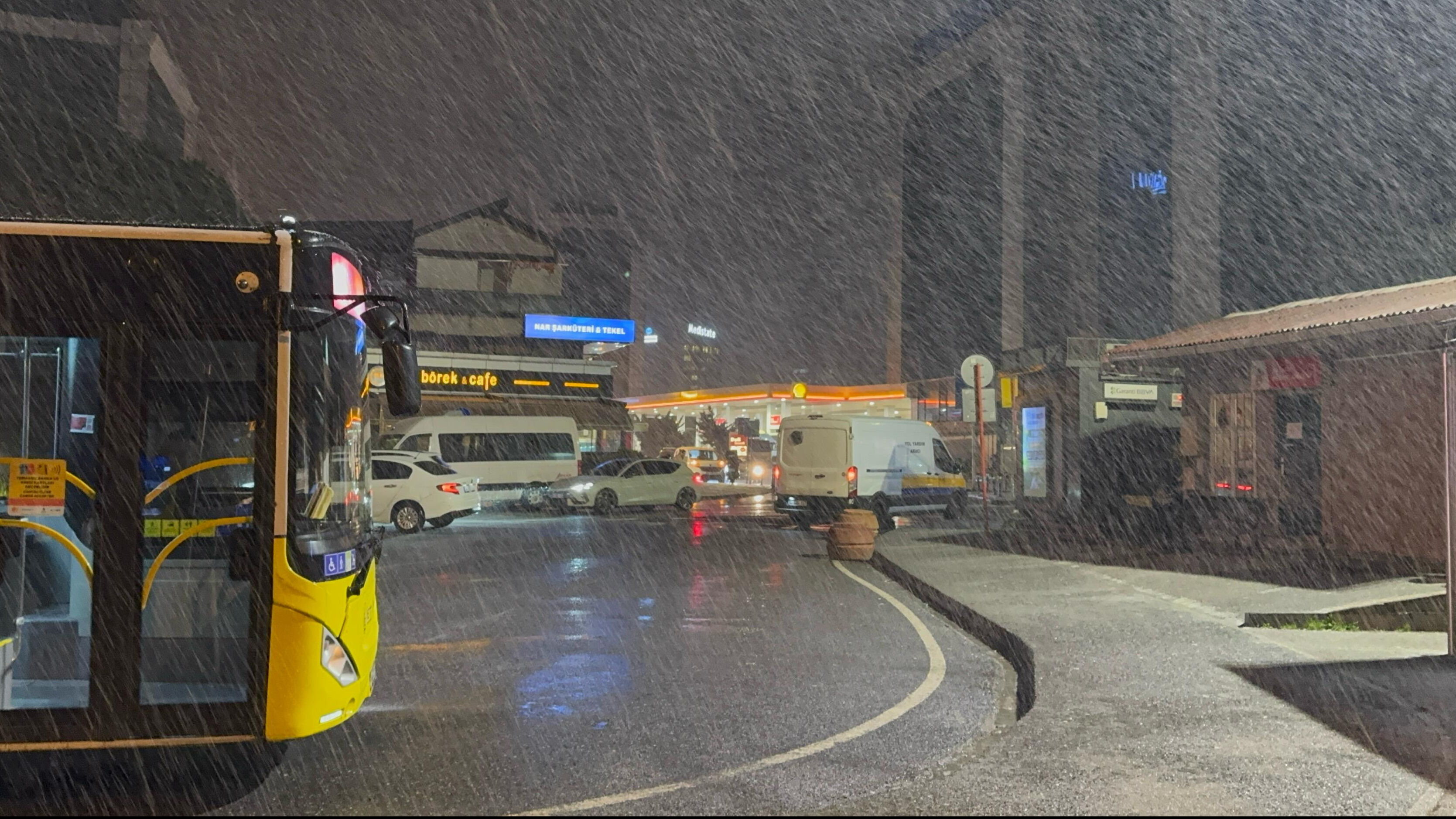 AKOM uyarmıştı: İstanbul'da kar yağışı başladı! - 2. Resim