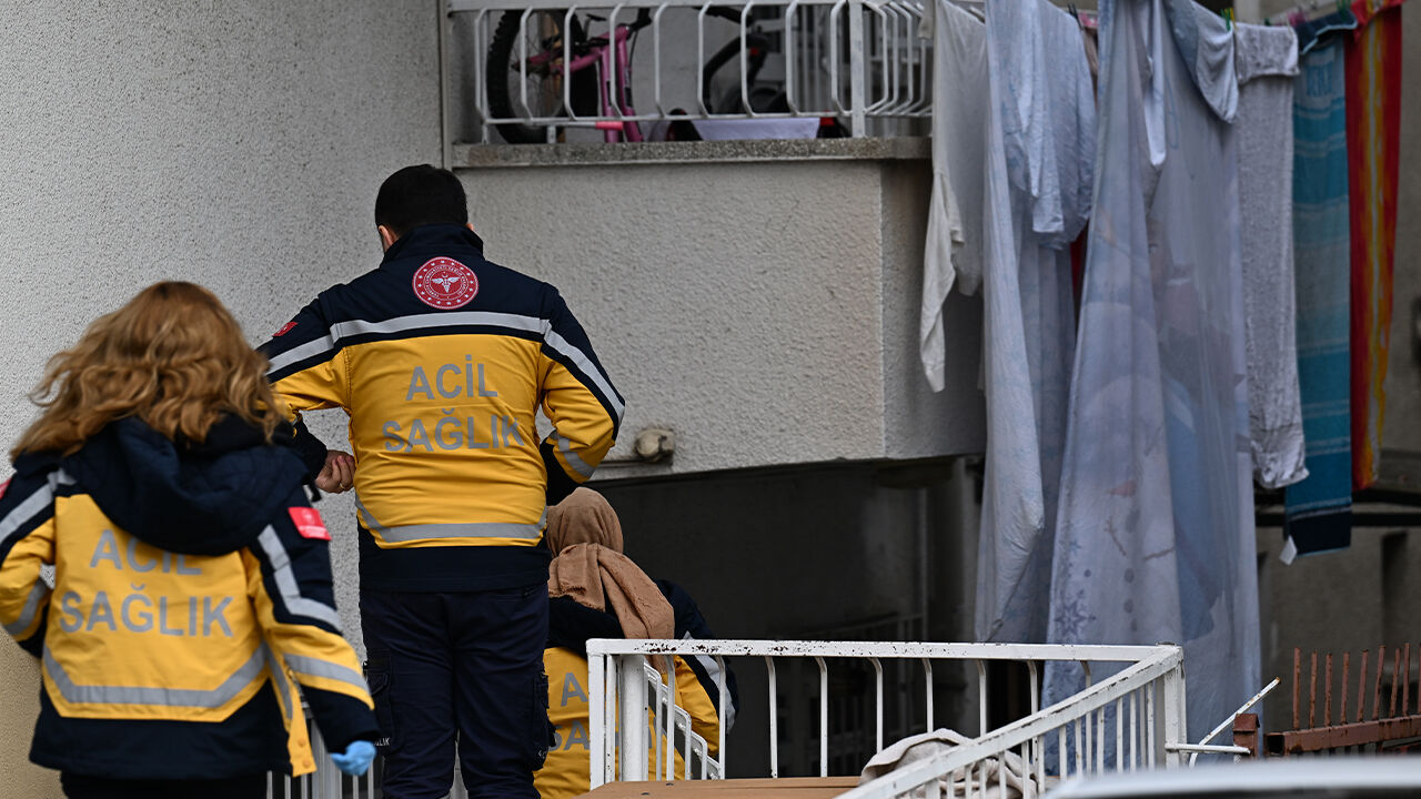 Anne 3 çocuğunun bileklerini kesti! 2'si öldü, diğeri ağır yaralı - 1. Resim