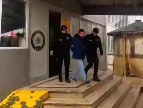 Aynasını kıran kuryeyi aracıyla ezen sürücü tutuklandı! Son sözleri de işe yaramadı Aynasını kıran kuryeyi aracıyla ezen sürücü tutuklandı! Son sözleri de işe yaramadı - 2. Resim