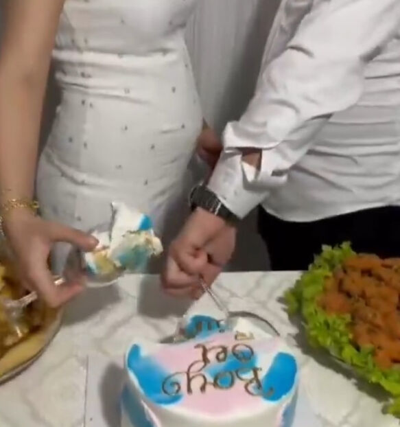 Cinsiyet öğrenme partisinde pasta şoku! İçinden ne pembe ne mavi çıktı - 1. Resim