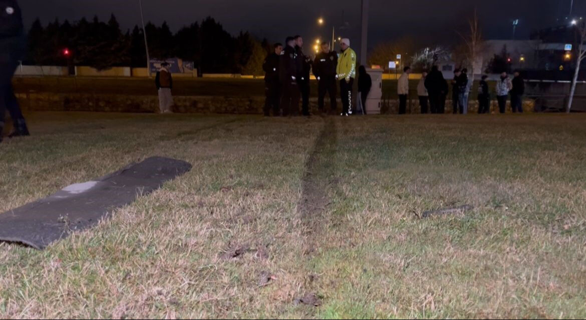 Direksiyon başında uyuyakalan alkollü sürücü dereye uçtu - 1. Resim