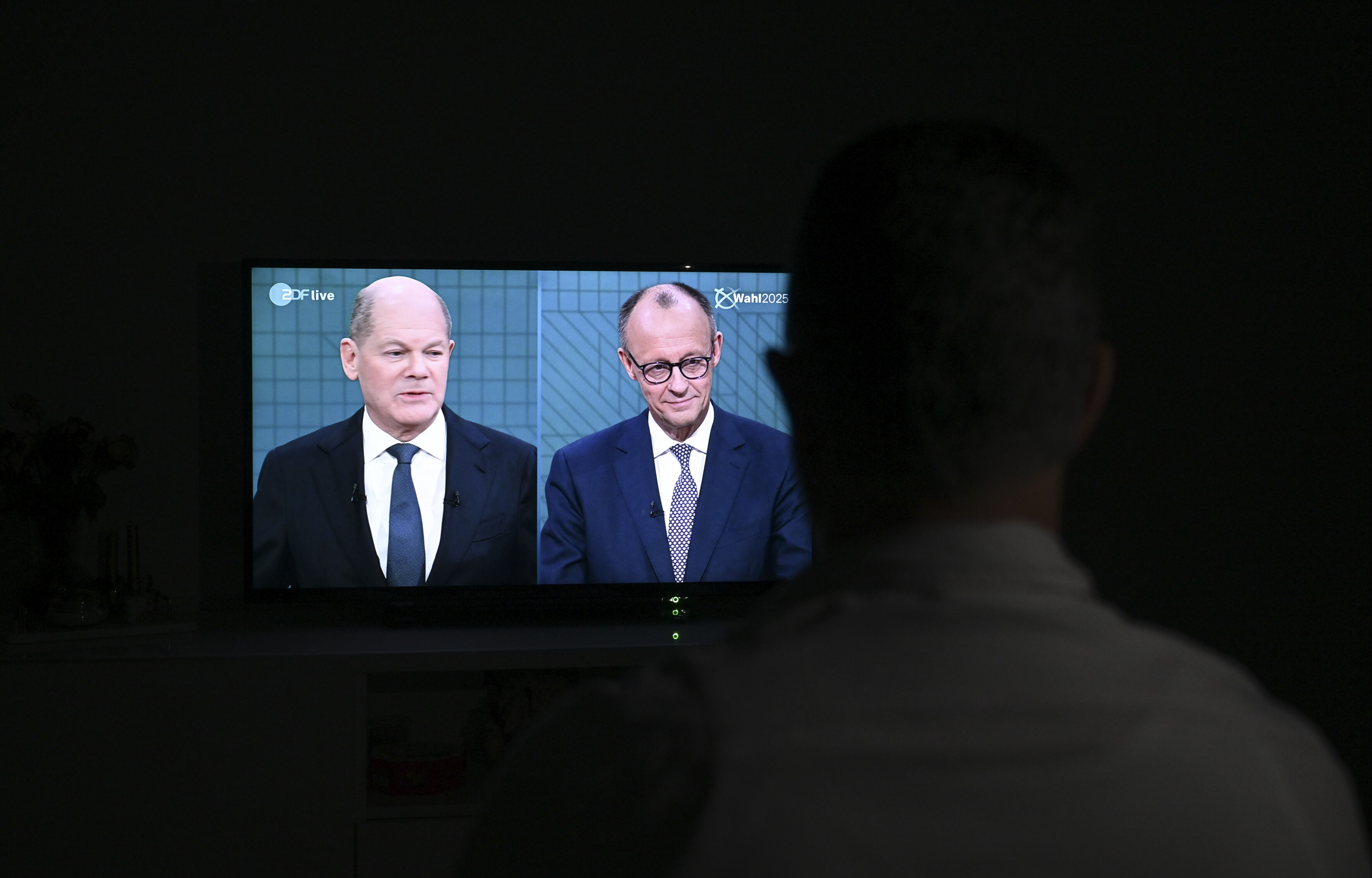 Erken seçim öncesi 2 lider arasında düello! Scholz ile muhalefet lideri televizyonda karşı karşıya geldi - 3. Resim
