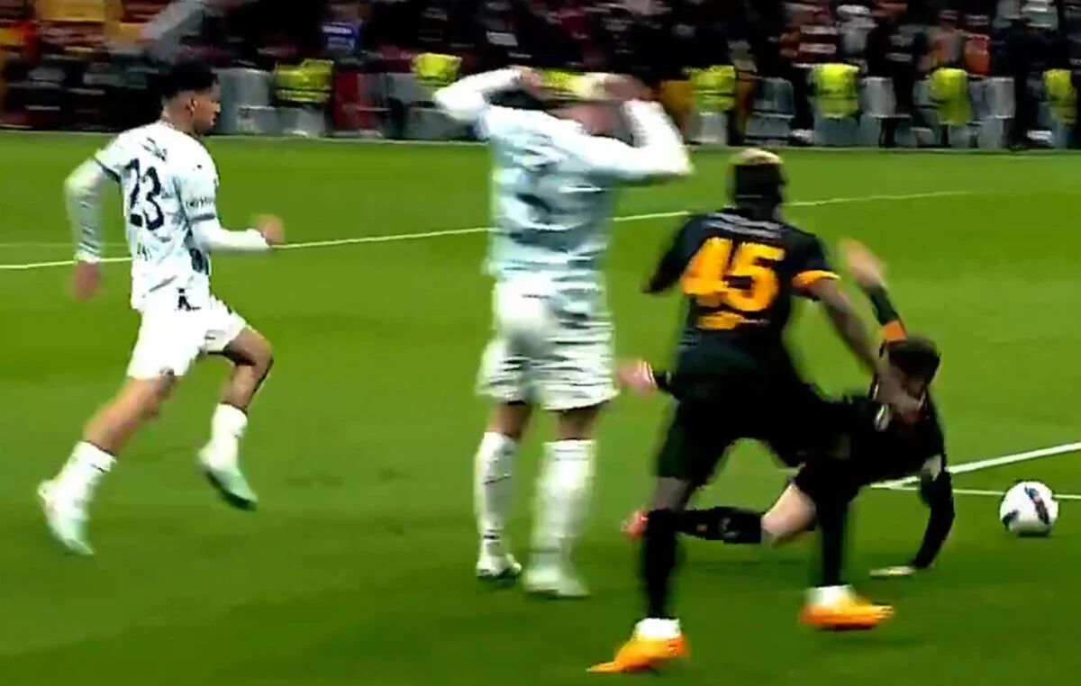 Galatasaray Adana Demirspor penaltı pozisyonu nasıldı? Penaltı kararı tartışmalara neden oldu Galatasaray Adana Demirspor penaltı pozisyonu nasıldı? Penaltı kararı tartışmalara neden oldu - 1. Resim