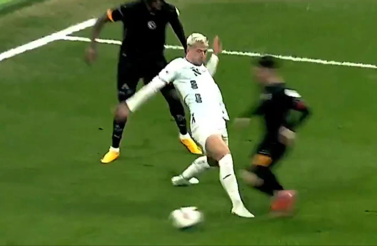 Galatasaray Adana Demirspor penaltı pozisyonu nasıldı? Penaltı kararı tartışmalara neden oldu Galatasaray Adana Demirspor penaltı pozisyonu nasıldı? Penaltı kararı tartışmalara neden oldu - 2. Resim