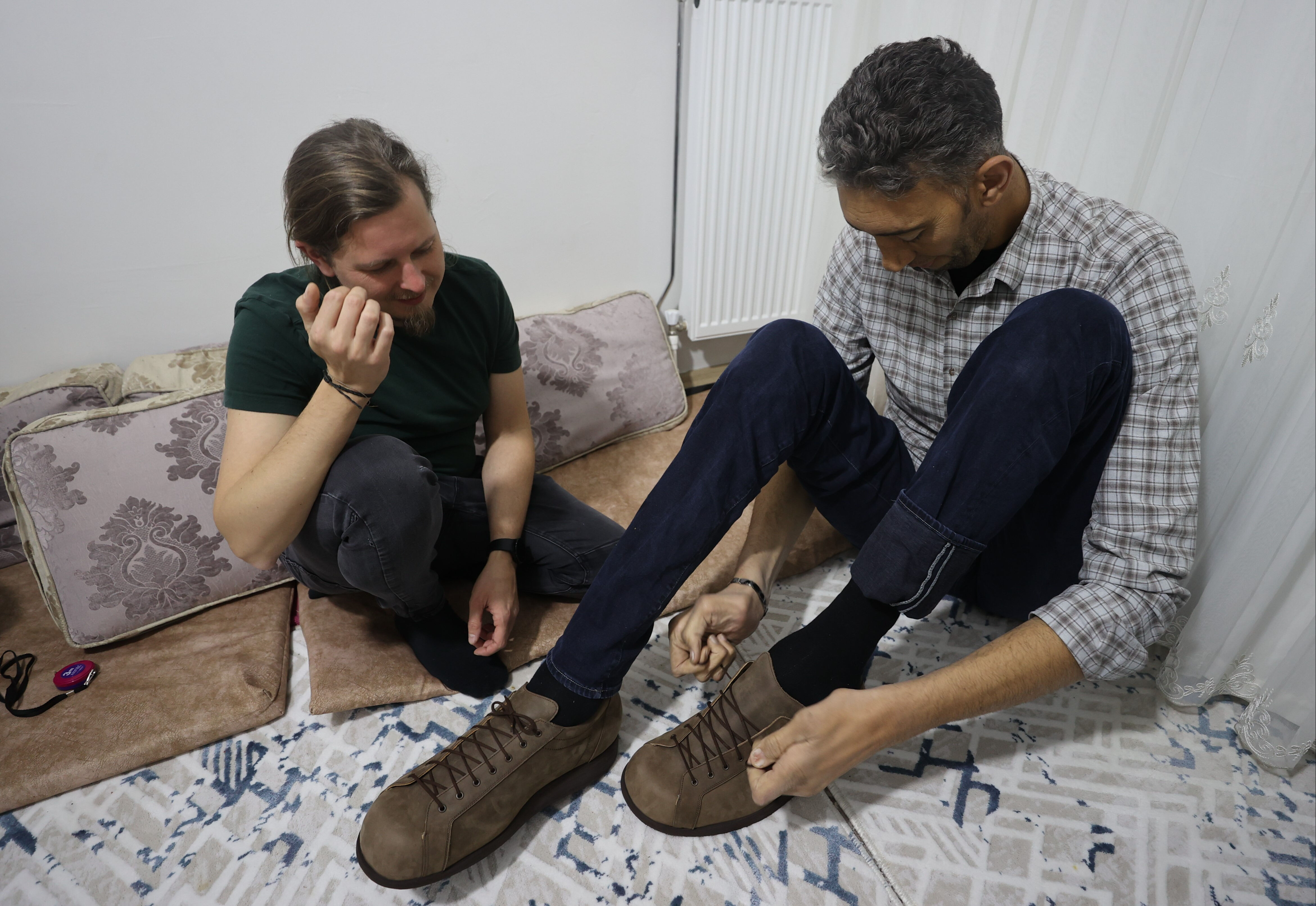 Guinness rekortmenine Almanya'dan teslimat! Yeni ayakkabılarıyla dünya yolculuğuna çıkacak Guinness rekortmenine Almanya'dan teslimat! Yeni ayakkabılarıyla dünya yolculuğuna çıkacak - 3. Resim