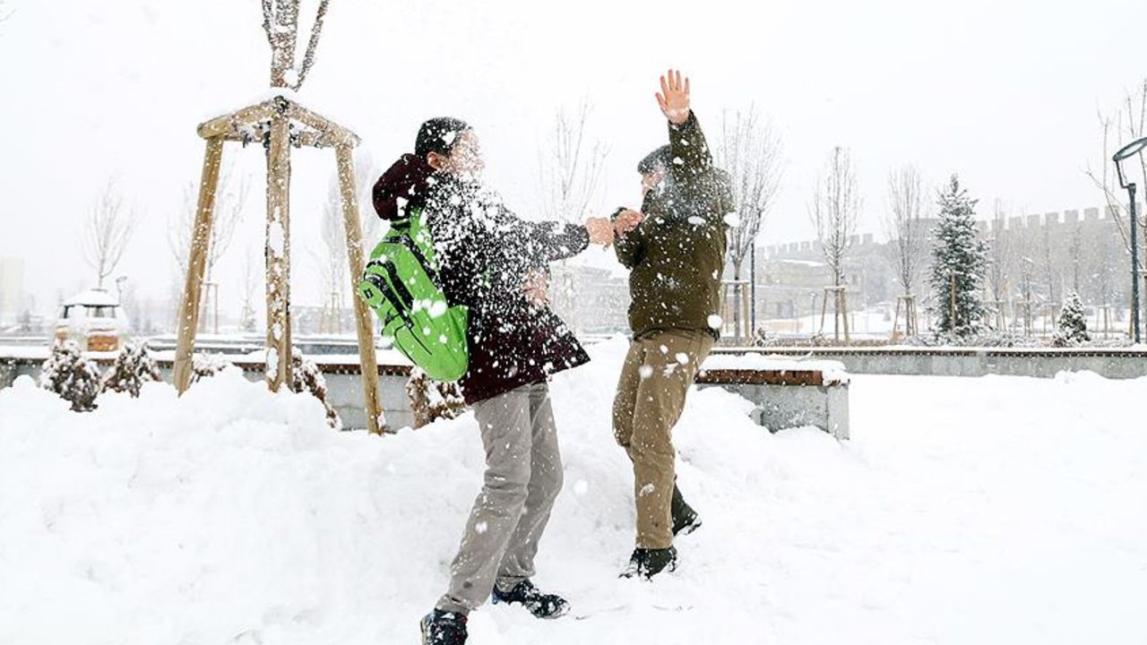 Yarın hangi illerde okullar tatil? Eğitime kar engeli! Valilikler peş peşe  açıklıyor | Türkiye Gazetesi