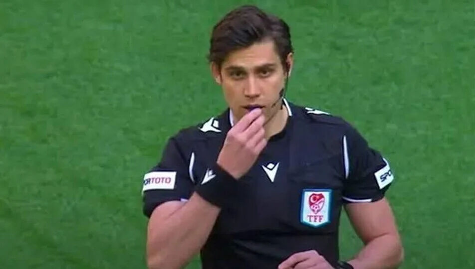 Mehmet Türkmen kimdir, nereli, kaç yaşında? Hakem Mehmet Türkmen'in hayatı ve kariyeri Mehmet Türkmen kimdir, nereli, kaç yaşında? Trabzonspor - Eyüpspor maçı hakemi Mehmet Türkmen oldu! - 2. Resim
