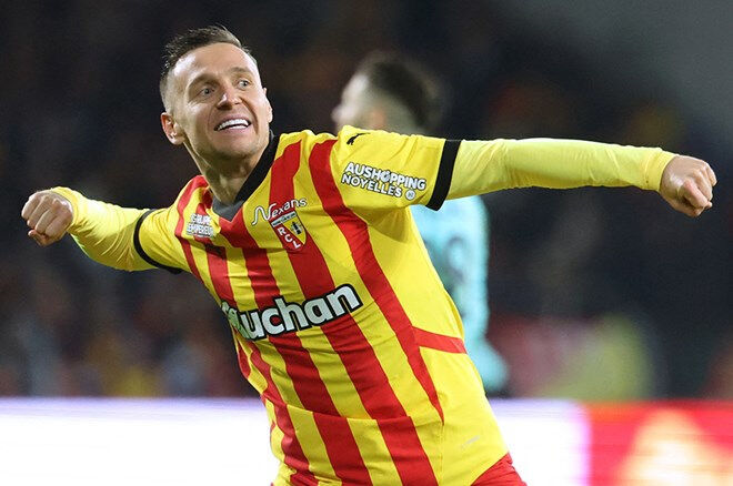 Przemyslaw Frankowski ne zaman İstanbul'a gelecek? Uçak iniş saati merak ediliyor Przemyslaw Frankowski ne zaman İstanbul'a gelecek? Uçak iniş saati merak ediliyor - 2. Resim