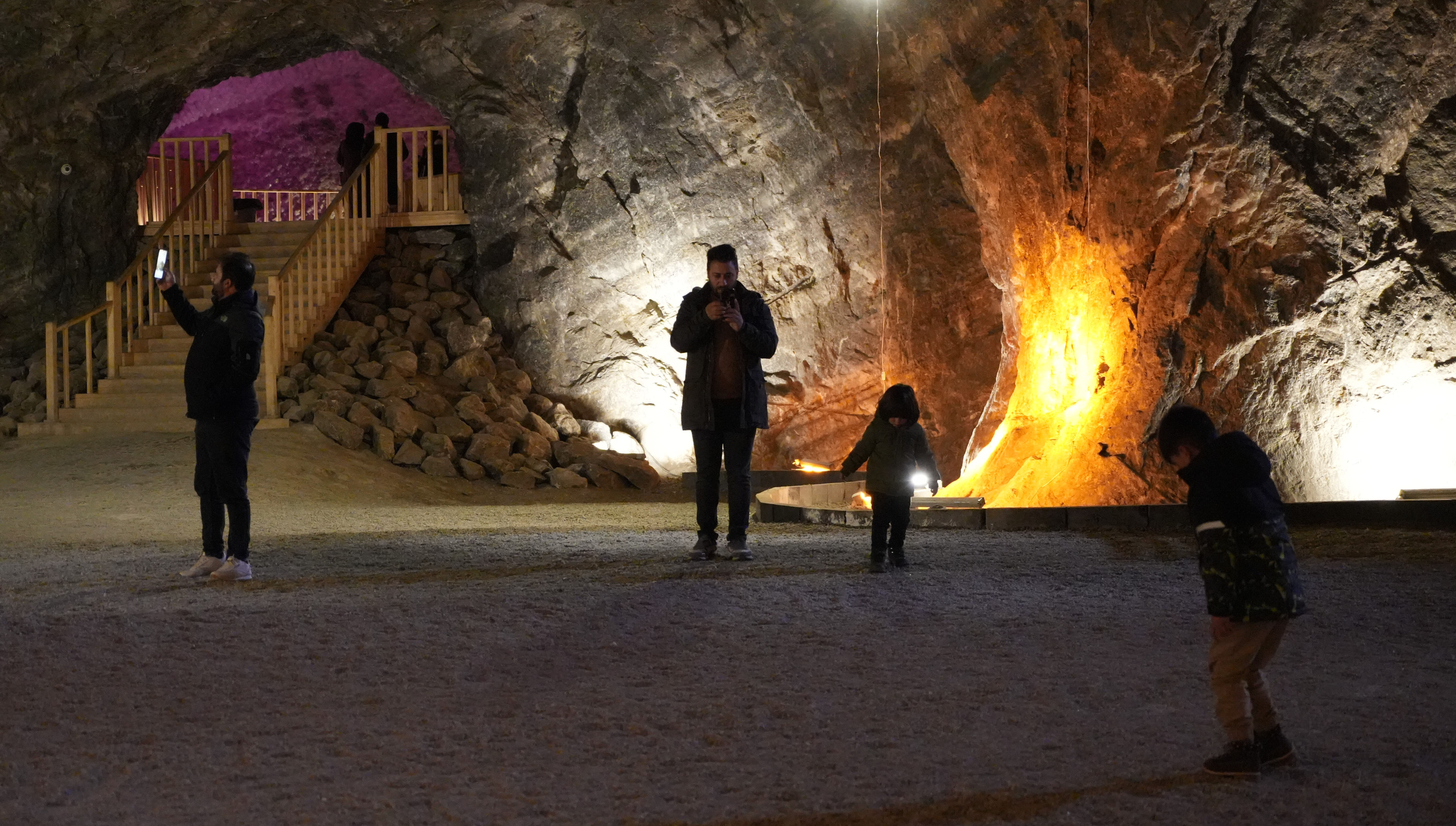 Sağlığa faydası çok, ekonomiye katkısı büyük! Bu mağaranın yaz-kış ziyaretçisi eksik olmuyor - 2. Resim