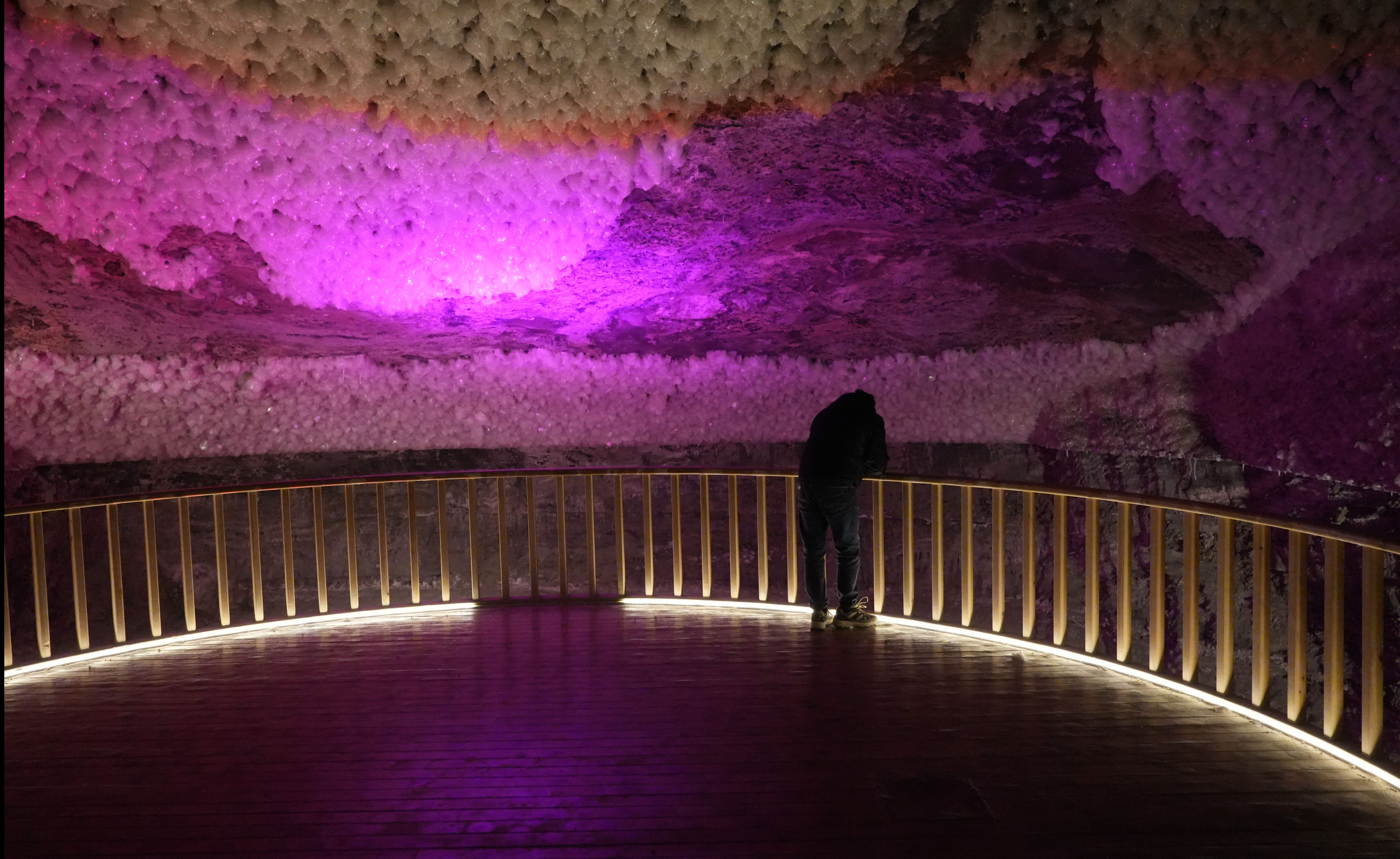 Sağlığa faydası çok, ekonomiye katkısı büyük! Bu mağaranın yaz-kış ziyaretçisi eksik olmuyor - 1. Resim