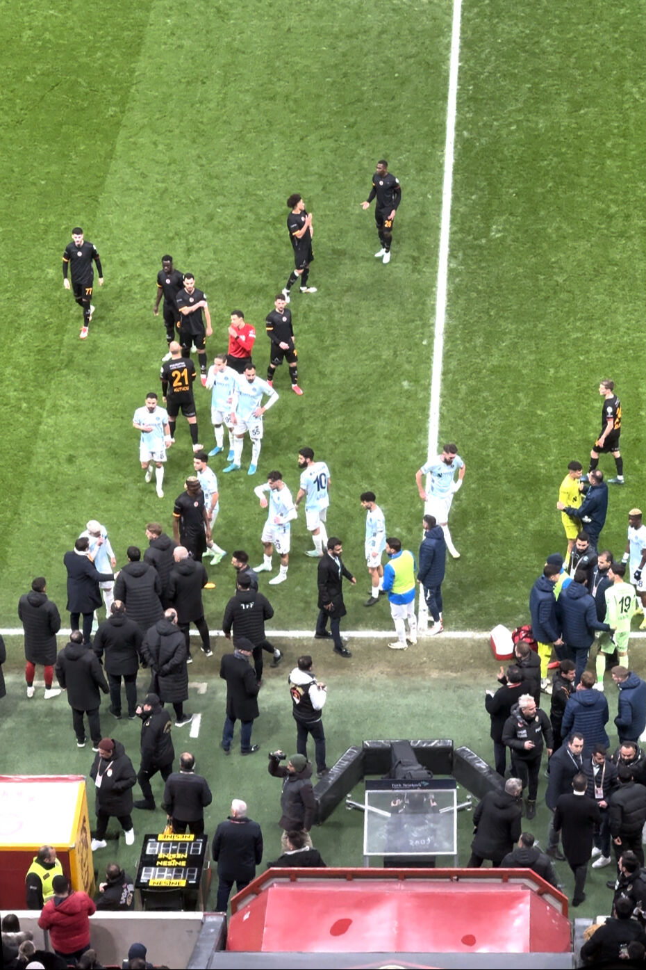 Sahadan çekilmenin cezası ne, Adana Demirspor ne kadar ceza alacak? Futbol Müsabaka Talimatı ile açıklandı Sahadan çekilmenin cezası ne, Adana Demirspor ne kadar ceza alacak? Futbol Müsabaka Talimatı ile açıklandı - 3. Resim