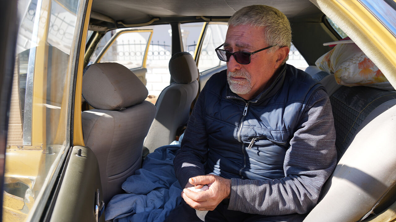 Sosyal medyadan tanışıp evlendi, şimdi sokakta yatıyor! Anlattıkları hayrete düşürdü - 1. Resim