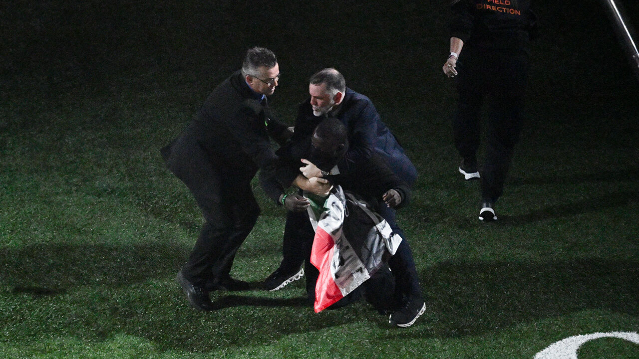 Super Bowl'da Gazze protestosu! Elinde bayrakla bir anda sahnede belirdi - 2. Resim