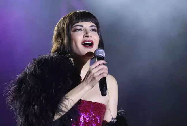 Ünlü şarkıcı Göksel imaj değiştirdi! Yeni haline yorum yağdı Ünlü şarkıcı Göksel imaj değiştirdi! Yeni haline yorum yağdı - 1. Resim