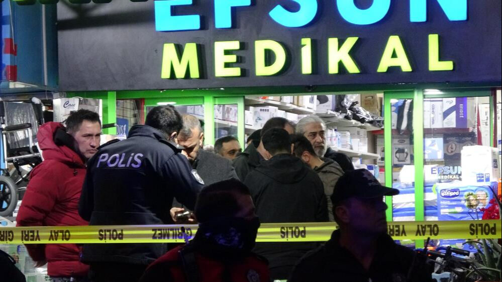 Adana'd kan donduran saldırı! Dükkanı basıp 3 kişiye kurşun yağdırdı - 1. Resim