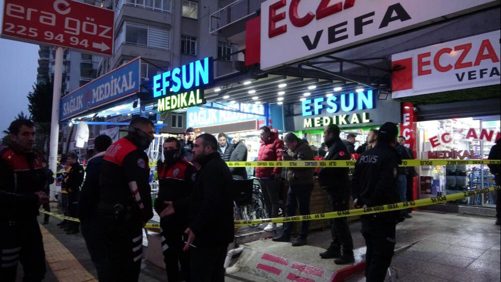 Adana'd kan donduran saldırı! Dükkanı basıp 3 kişiye kurşun yağdırdı - 2. Resim