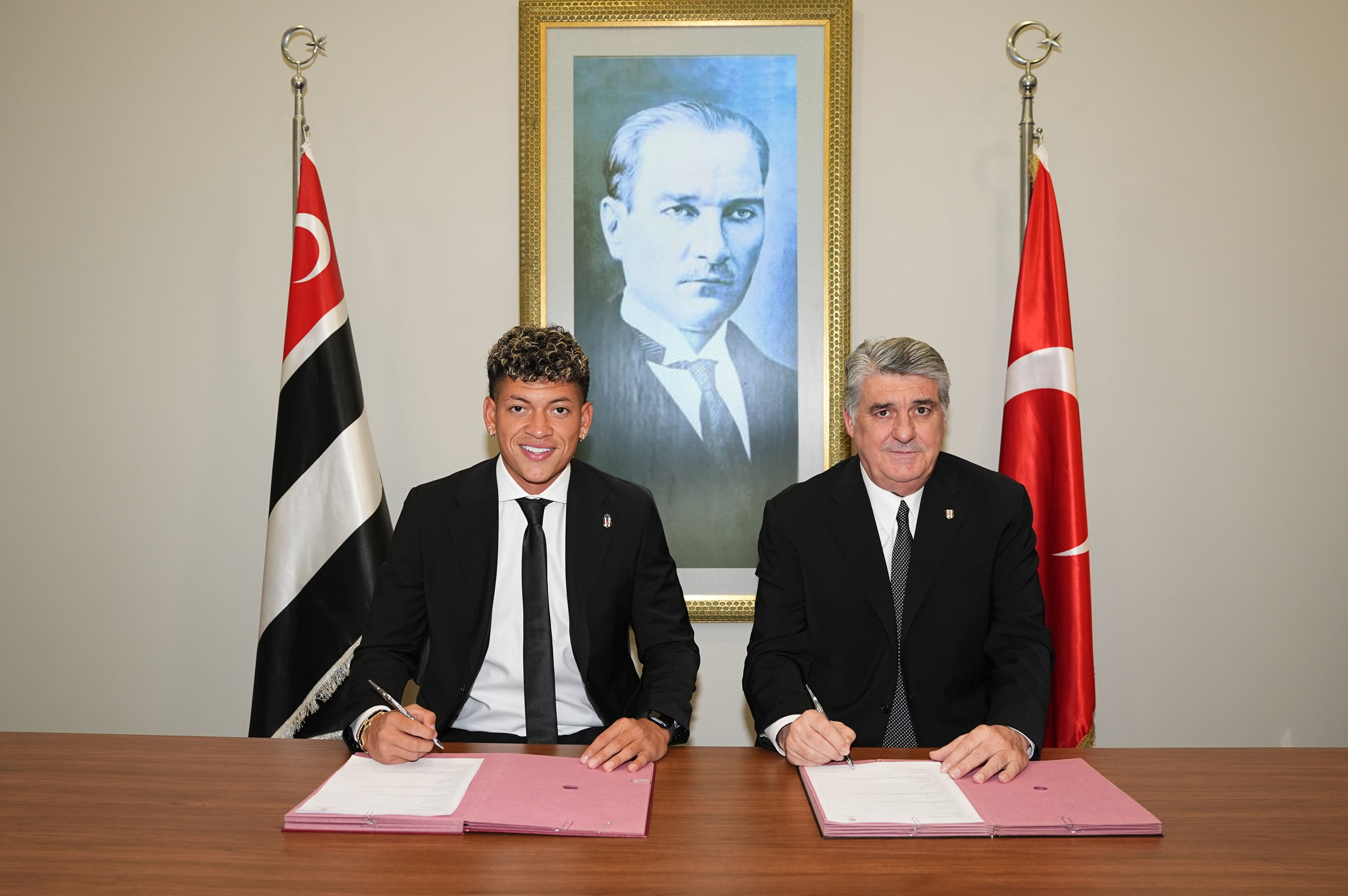 Beşiktaş, Elan Ricardo'yu resmen açıkladı Beşiktaş, Elan Ricardo'yu resmen açıkladı - 1. Resim