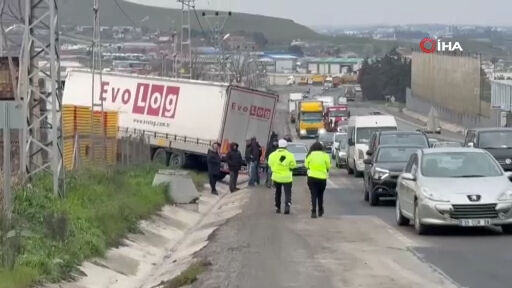 Büyükçekmece'de feci olay! Tamir etmek istediği tırın altında kalan sürücü öldü - 1. Resim