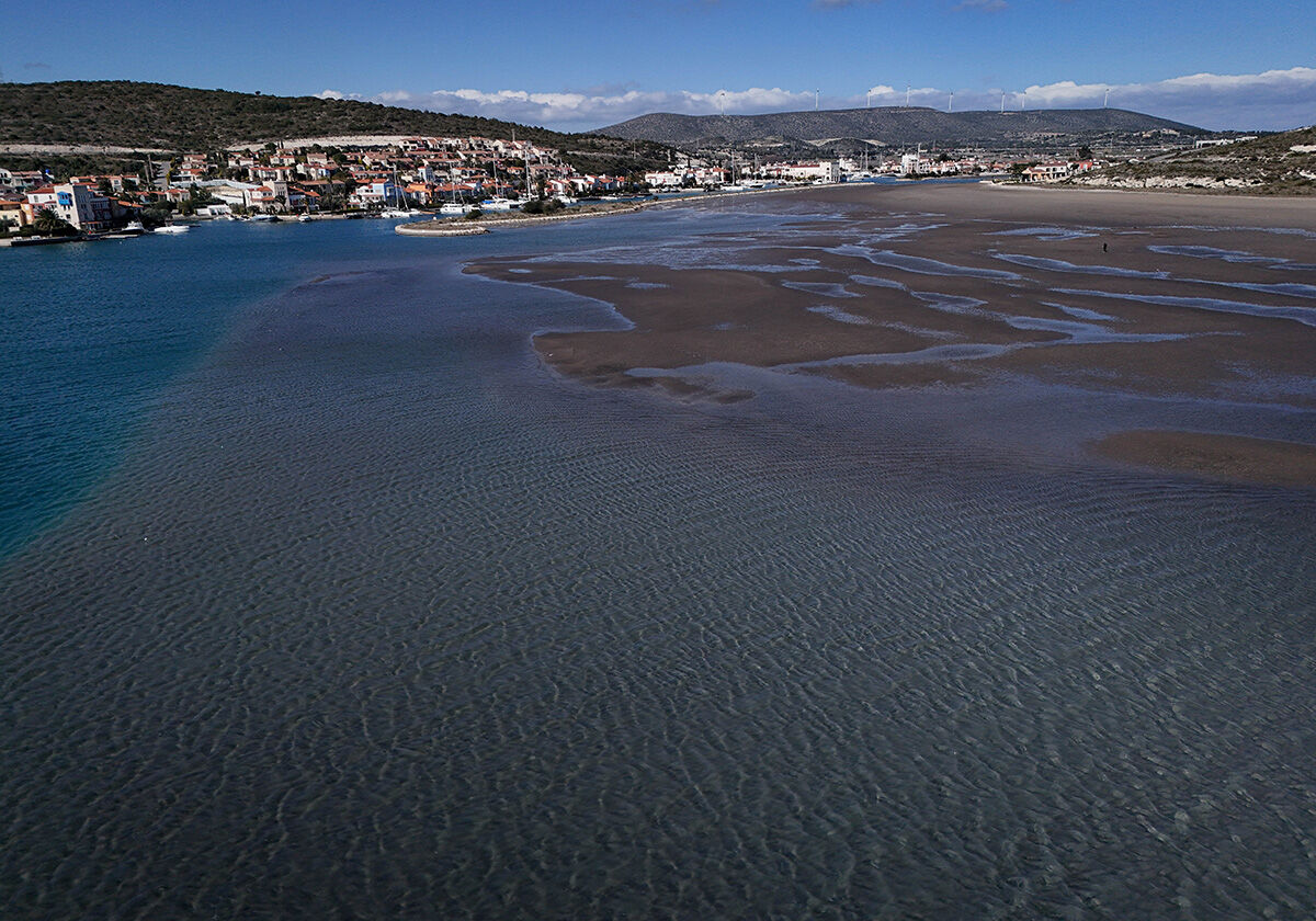 Ege Denizi'nde neler oluyor? Böyle bir şey yıllardır görülmedi... İzmir ve Aydın'da deniz 300 metre çekildi Ege Denizi'nde neler oluyor? Böyle bir şey yıllardır görülmedi... İzmir ve Aydın'da deniz 300 metre çekildi - 4. Resim