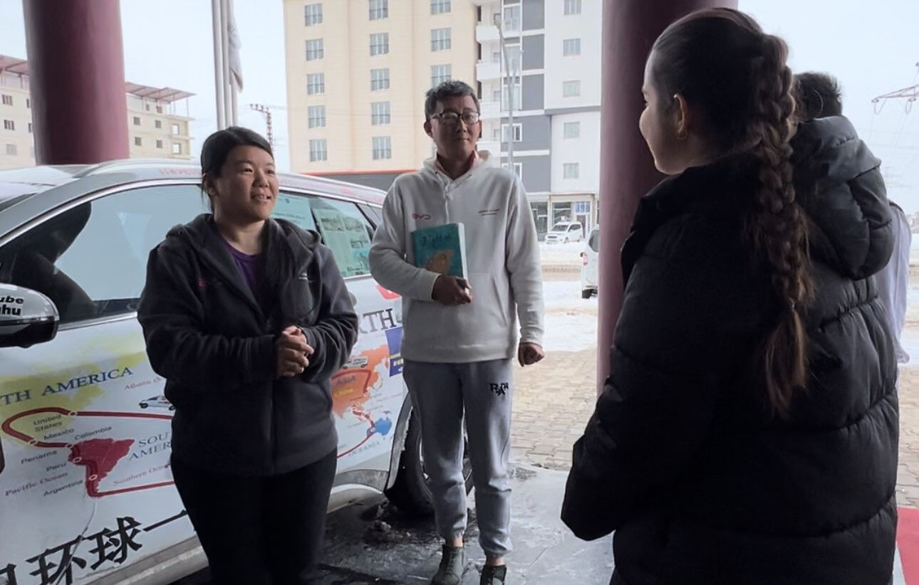 Elektrikli araçlarıyla 83 ülke gezen Çinli çift Hakkari'de ''Tek amacımız çevre bilincini teşvik etmek'' Elektrikli araçlarıyla 83 ülke gezen Çinli çift Hakkari'de ''Tek amacımız çevre bilincini teşvik etmek'' - 1. Resim