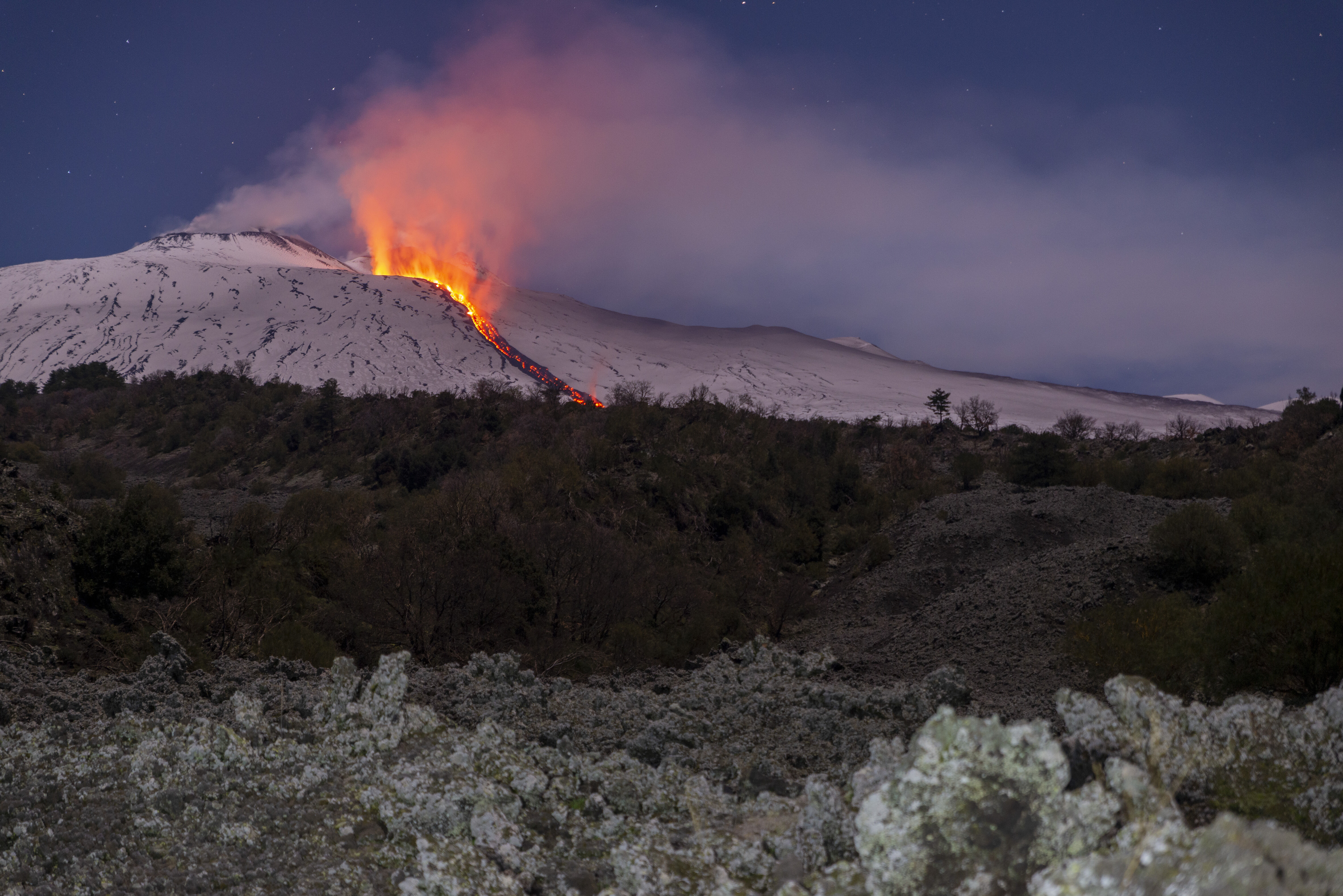 Etna Yanardağı'nda lav akışı günlerdir sürüyor! Yetkililer takipte - 1. Resim