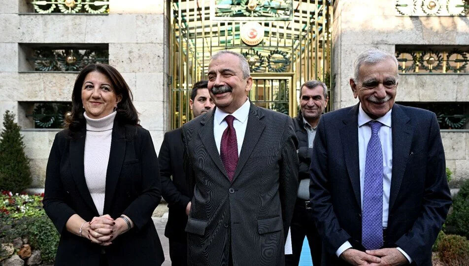 İmralı heyetinden Sırrı Süreyya Önder konuştu: Öcalan'ın çağrısında tek boyutlu olmayacak - 1. Resim