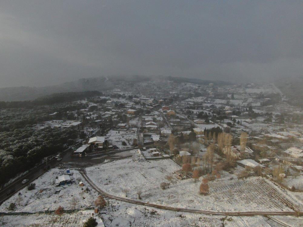 İstanbul'da kar fena bastırdı! Tipiden göz gözü görmüyor, araçlar zor ilerliyor İstanbul'da kar fena bastırdı! Tipiden göz gözü görmüyor, araçlar zor ilerliyor - 1. Resim