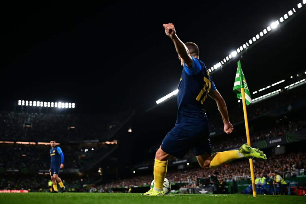 Komşu'dan Türkiye'ye yeni transfer! Başakşehir'e 3,5 yıllık imzayı attı Komşu'dan Türkiye'ye yeni transfer! Başakşehir'e 3,5 yıllık imzayı attı - 1. Resim