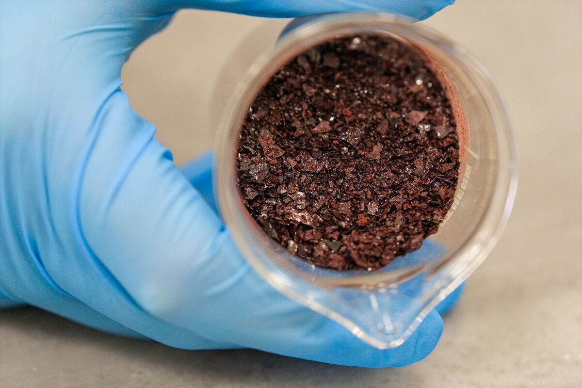 Soğan kabuklarını yakmayın, atın! Araştırmacılar atık soğan kabuğu ve elmadan örtü üretildi - 1. Resim