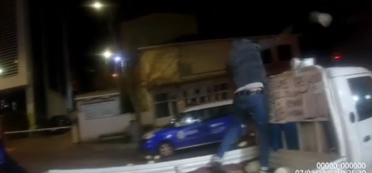 Tekirdağ'da kaçak peynir operasyonu! Çıkan arbedede peynirleri yola fırlattılar Tekirdağ'da kaçak peynir operasyonu! Çıkan arbedede peynirleri yola fırlattılar - 1. Resim