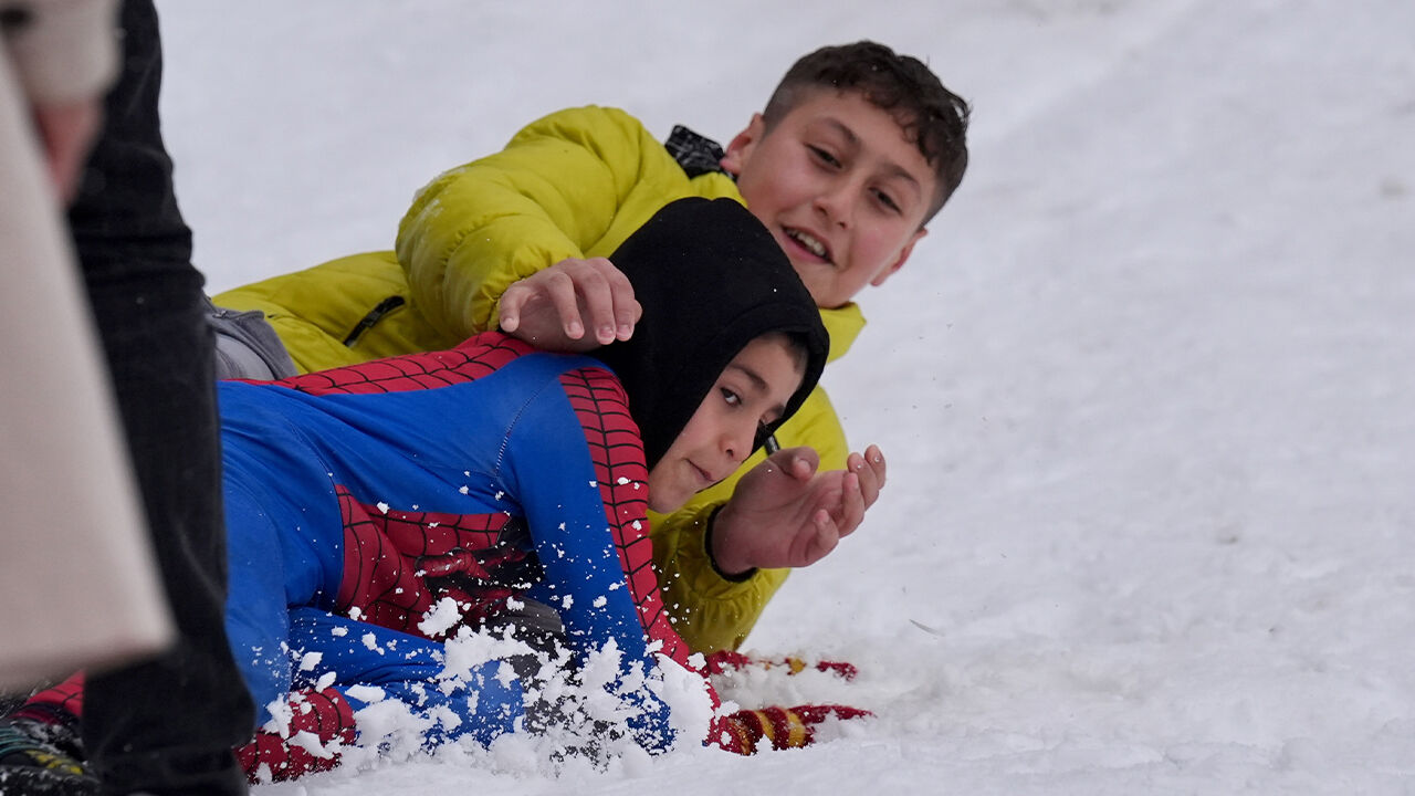Türkiye beyaza büründü, tatil haberleri peş peşe geldi! İşte eğitime 'paydos' diyen il ve ilçeler Türkiye beyaza büründü, tatil haberleri peş peşe geldi! İşte eğitime 'paydos' diyen il ve ilçeler - 2. Resim